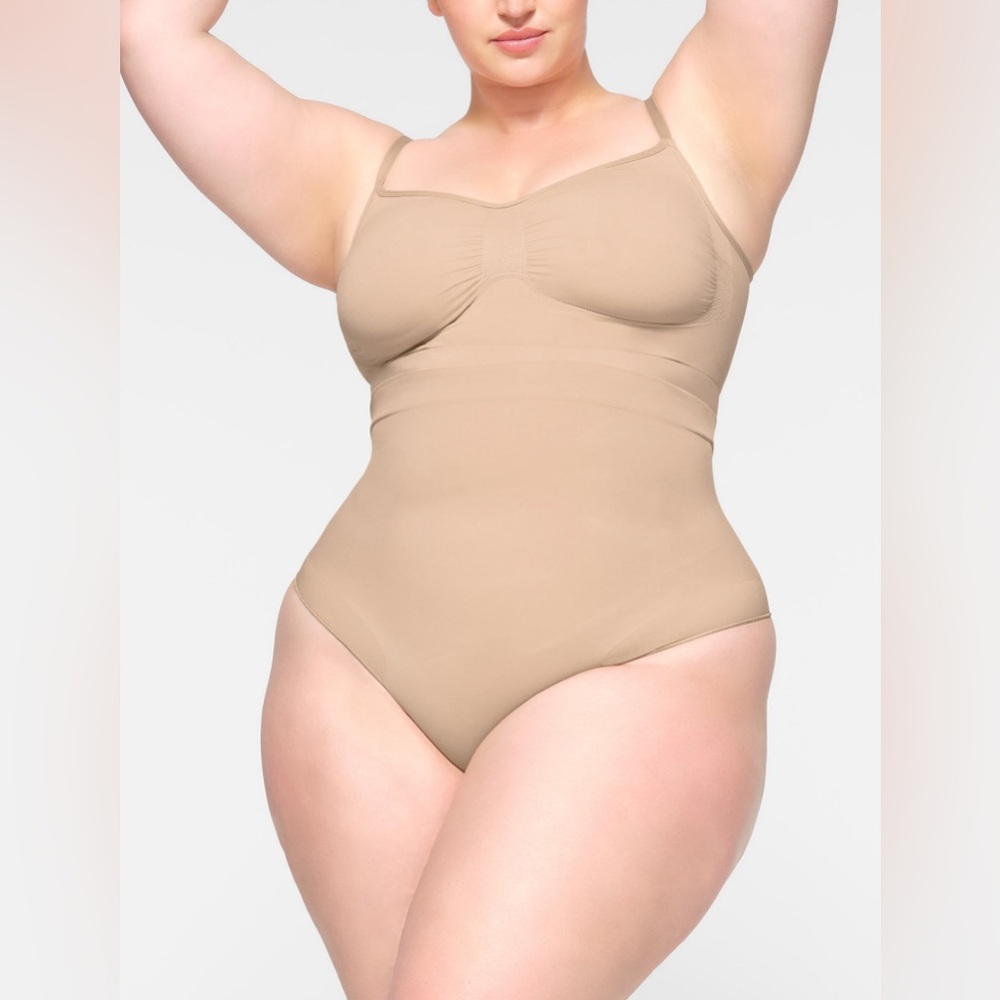 Skims seamless sculpt mid waist brief size small color mica new without tags